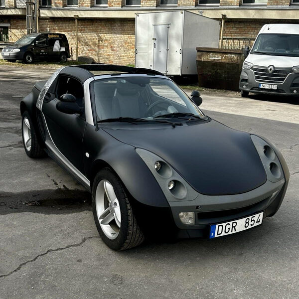 Pilna ietīšana ar melnu matētu līmplēvi